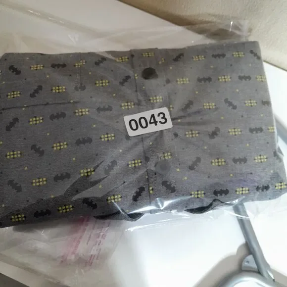 Batman Shirt Men Large Gray Button Up Short Sleeve Batwing DC Comics NEW - Picture 7 of 7